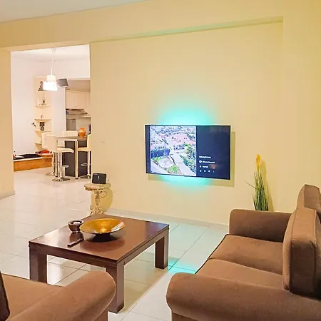 Hidden Gem, Modern Escape With Stunning Views 필리아트라