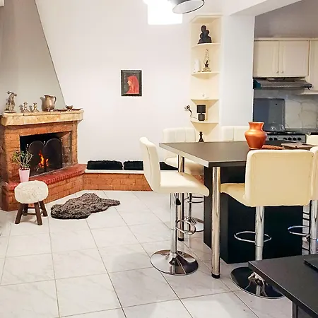 Apartment Hidden Gem, Modern Escape With Stunning Views Filiatra